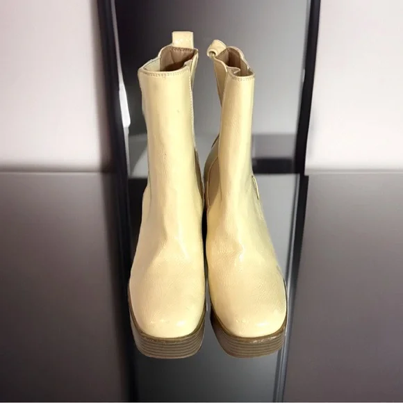 Circus NY by Sam Edelman Women's Stace Chelsea Boot Glossy Vanilla Cream Gold C